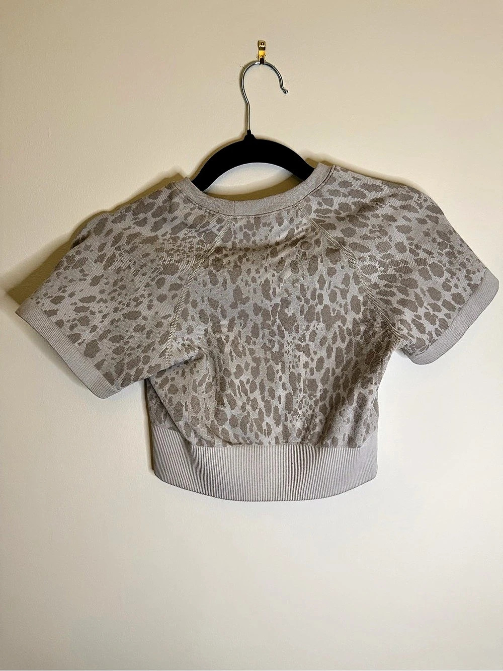 Prozis Animal Print Cropped Tee in beige khaki